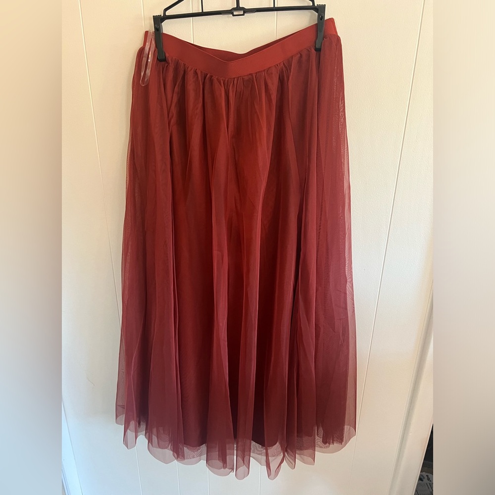 NWT Cinnamon/Rust Tulle Skirt. Great for fall!